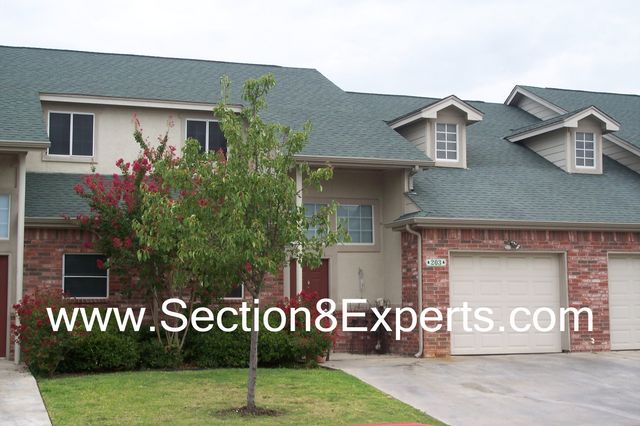 Town Homes that accept section 8 with garages!